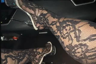 Hola papi hablo espanol/ Hey papi come see me lets have some fun💋 - Image 1